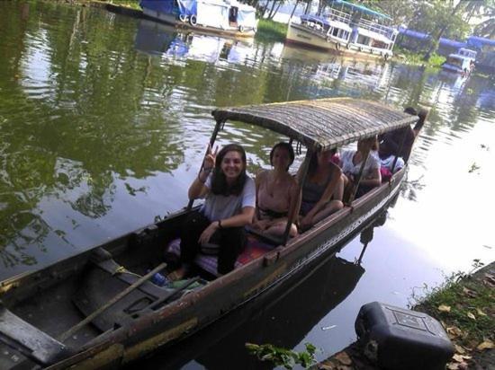 Golden Beach Home Stay Alappuzha Eksteriør bilde
