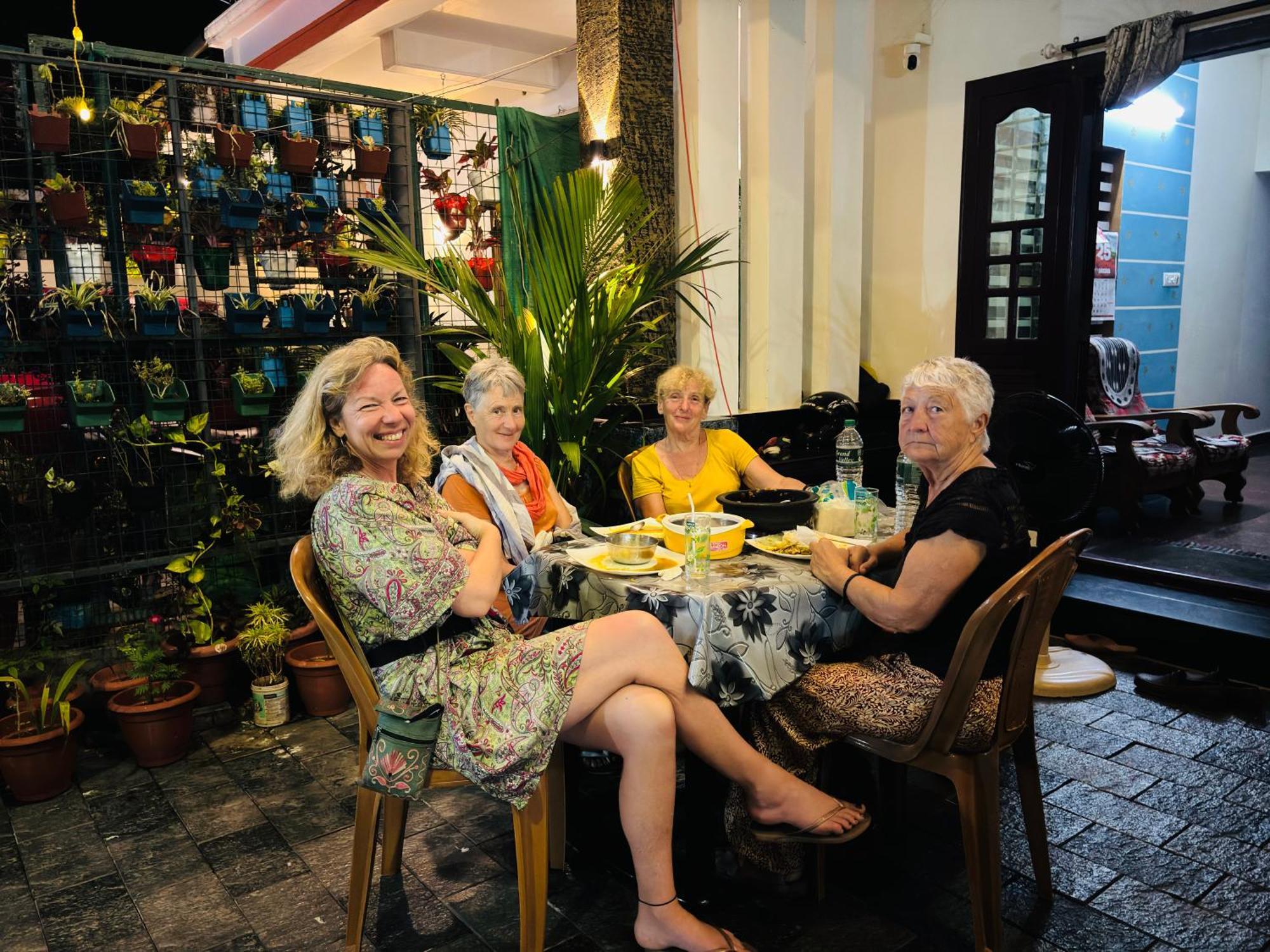 Golden Beach Home Stay Alappuzha Eksteriør bilde