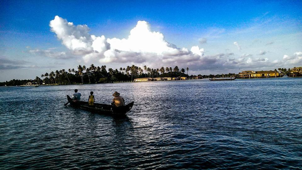 Golden Beach Home Stay Alappuzha Eksteriør bilde