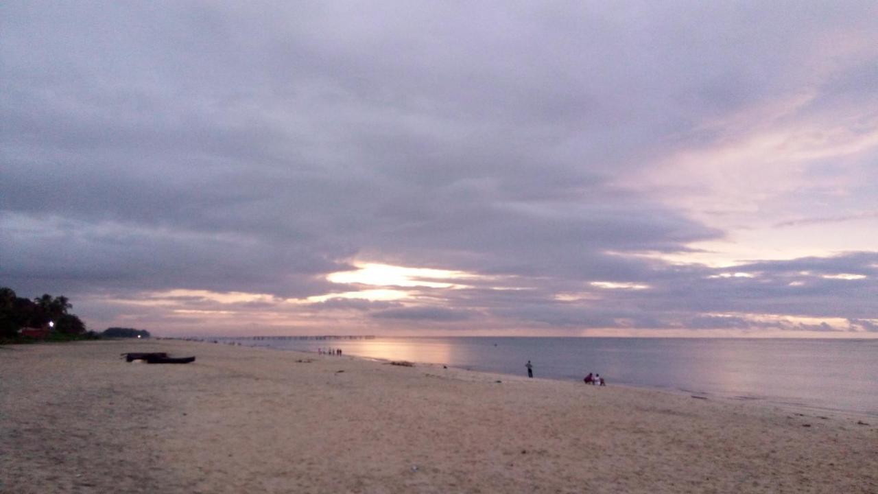 Golden Beach Home Stay Alappuzha Eksteriør bilde